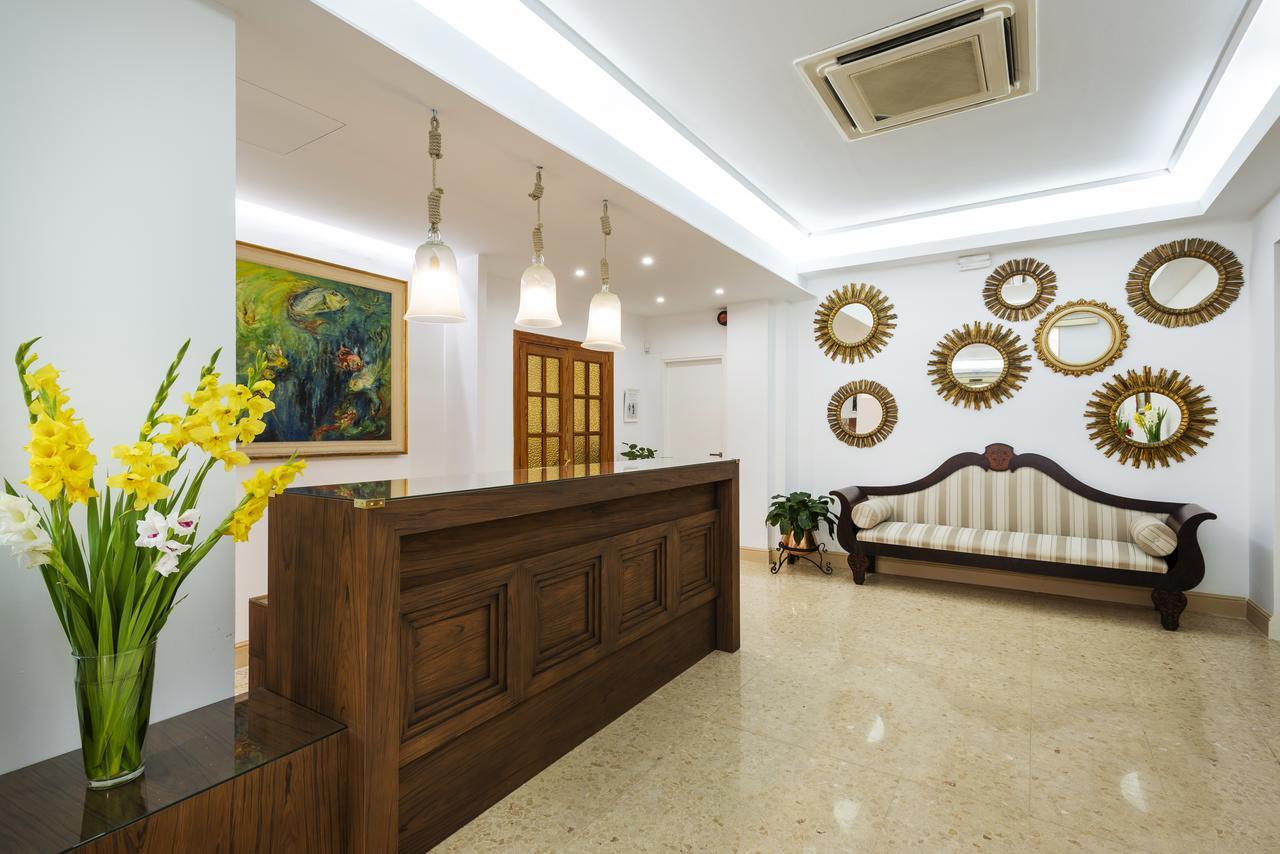 Hotel Gaya Peguera Exterior photo