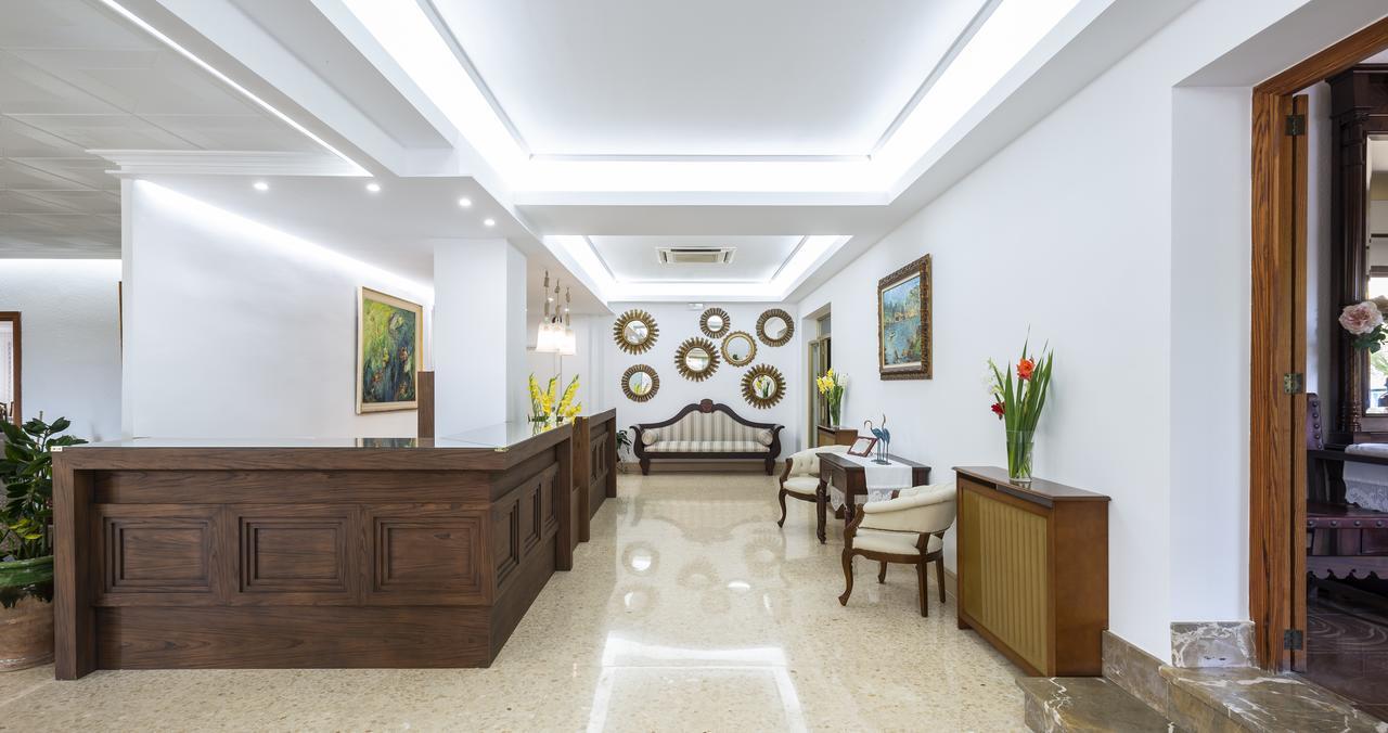 Hotel Gaya Peguera Exterior photo