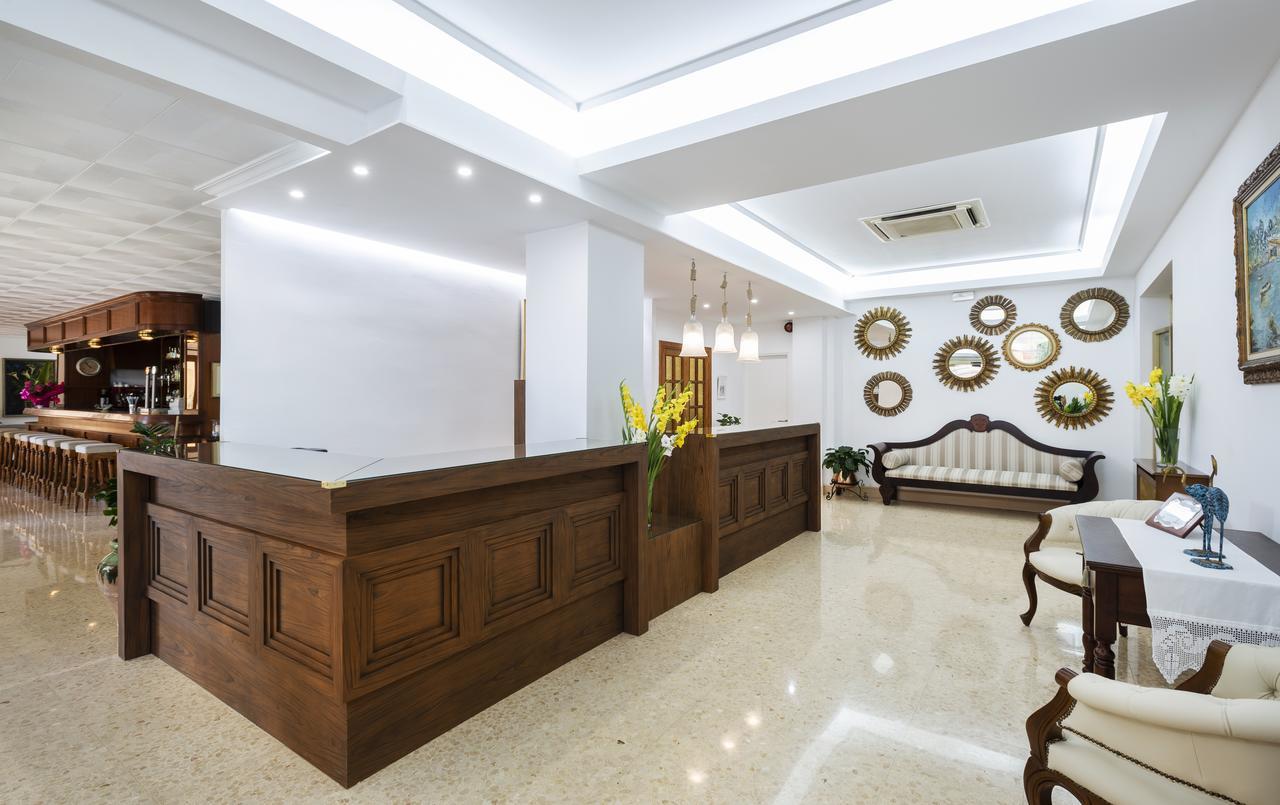 Hotel Gaya Peguera Exterior photo
